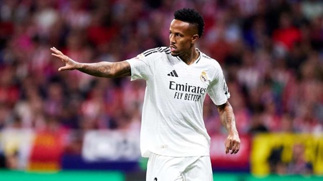 Eder Militao có thể đá hậu vệ phải khi cần.