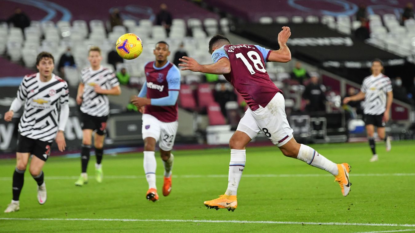 Theo thống kê chỉ trong vòng 45 phút đầu, West Ham có tới 12 pha dứt điểm.