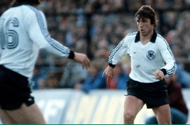 2. KLAUS FISCHER | 1860 Munich, Schalke, Koln, Bochum | 268 bàn thắng trong 535 trận đấu