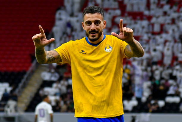 Joselu đang chơi bóng ở Qatar.