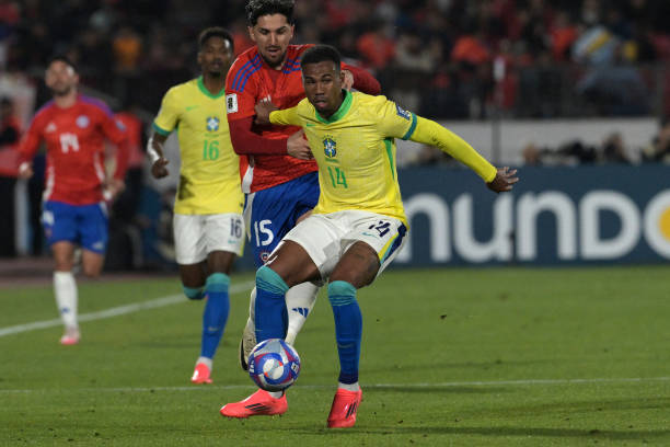 Hàng phòng ngự của Brazil rõ ràng đã phong tỏa hoàn toàn các mối đe dọa đến từ đội chủ nhà, trong đó, công đầu phải thuộc về Gabriel Magalhaes.