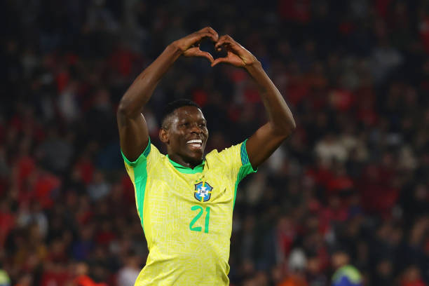 Dù vậy, rốt cuộc thì Selecao vẫn ngược dòng thành công và giành chiến thắng nhờ hai pha lập công của Igor Jesus và Luiz Henrique.