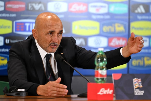 Luciano Spalletti thất vọng vì Italia bị cầm hòa.
