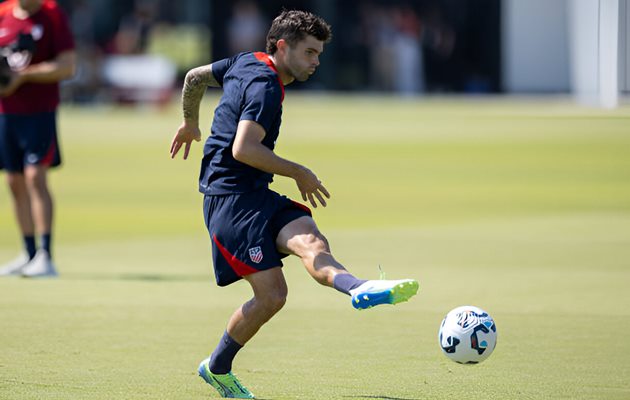 Pulisic tập hồi phục cùng ĐT Mỹ.