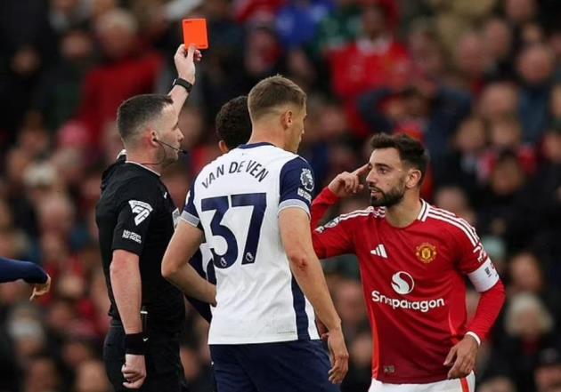 Không chỉ vậy, thái độ, và những gì Fernandes thể hiện với tư cách thủ quân của Man United đã bị không ít người đặt dấu hỏi.