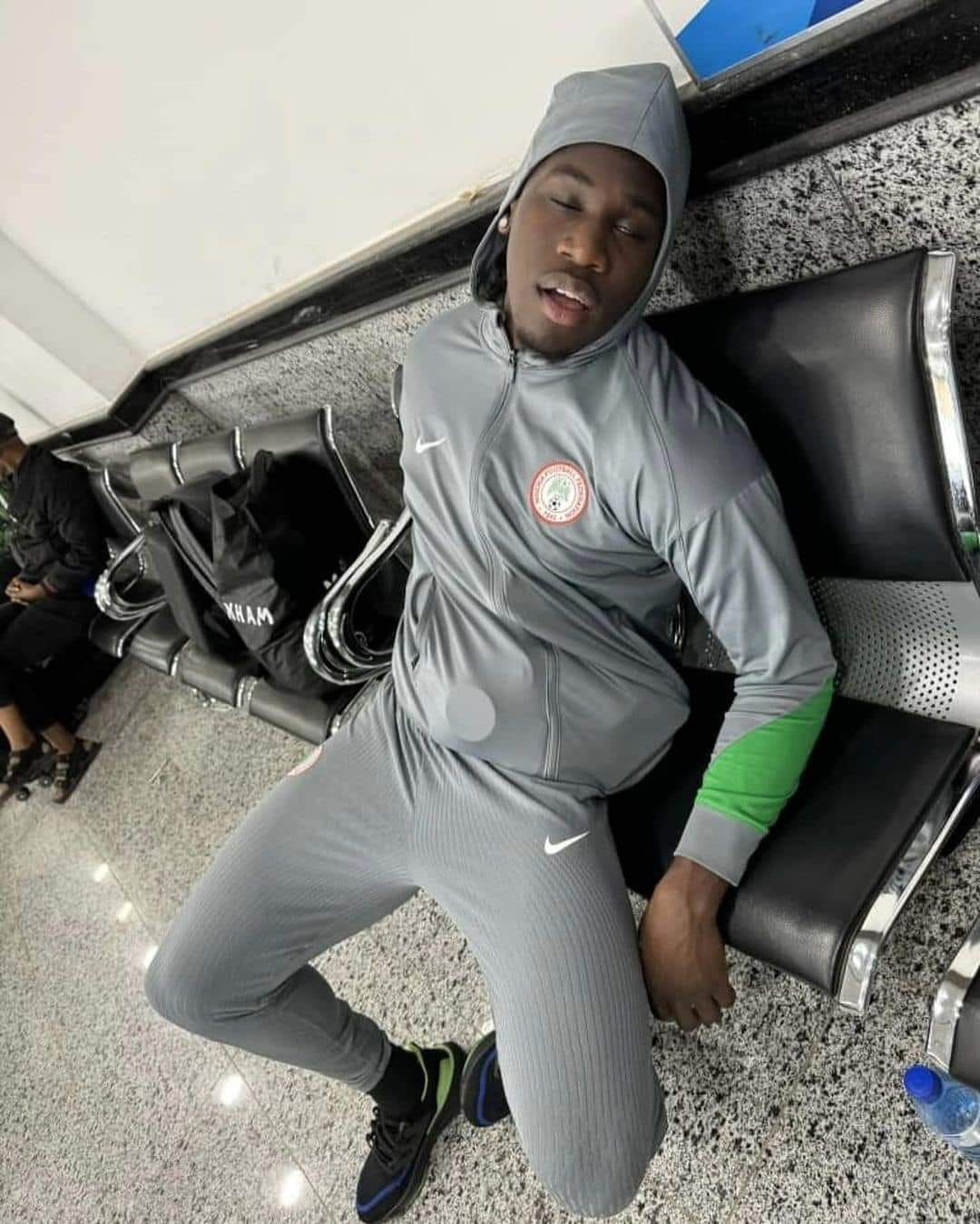 Giám đốc truyền thông của NFF (Liên đoàn bóng đá Nigeria), Ademola Olajire tuyên bố: “Các cầu thủ đã nhất trí quyết định không tiếp tục tham gia trận đấu nữa và các quan chức NFF đang thu xếp để đưa đội trở về Nigeria.”