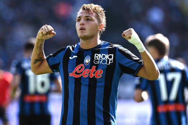 Với 7 bàn thắng, Retegui đã cân bằng thành tích mà anh đạt được trong suốt 29 trận đấu tại Serie A mùa trước. Trên thực tế, tiền đạo này mới chuyển đến Atalanta từ Genoa vào mùa Hè, và anh đã thích nghi với đội bóng mới theo một cách không thể ấn tượng hơn.