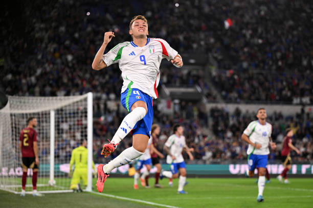 Dù vậy, ít nhất thì Retegui vẫn giữ được thành tích ghi bàn liên tiếp trên ĐTQG. Cách đây vài ngày, anh cũng đã tỏa sáng với một bàn thắng vào lưới ĐT Bỉ.