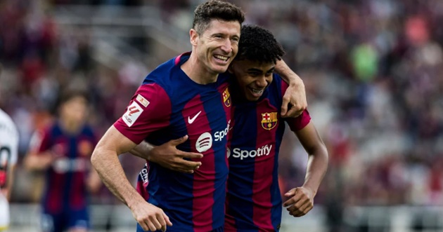 Khả năng ra sân của Lewy và Yamal vẫn chưa rõ ràng.