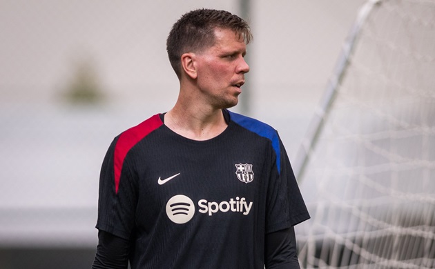 Wojciech Szczesny chờ ra mắt Barca.