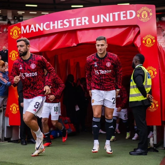 Bruno và Dalot được khen ở tính chuyên nghiệp.