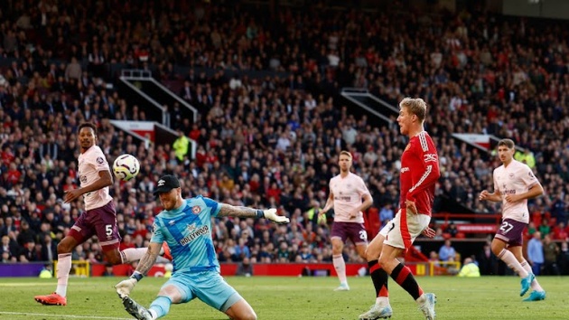 Dù vậy, sự trở lại mạnh mẽ trong hiệp 2 giúp Quỷ đỏ ngược dòng thắng 2-1.