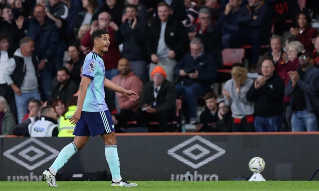 Cùng với tấm thẻ đỏ của Williams Saliba, Arsenal không thể gượng dậy, qua đó thua trận đầu tiên ở Premier League mùa này.