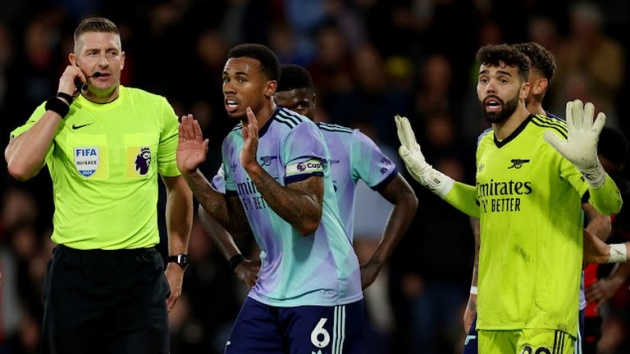 Arsenal bất ngờ để thua chủ nhà Bournemouth 0-2 ở vòng 8 Premier League.