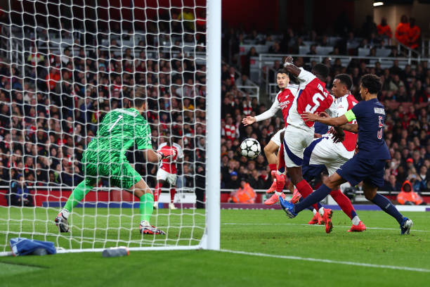 Arsenal đã giữ sạch lưới trong hai trận gặp Atalanta và Paris Saint-Germain, lần cuối cùng họ không để thủng lưới trong ba trận liên tiếp tại Champions League đã diễn ra vào năm 2007.