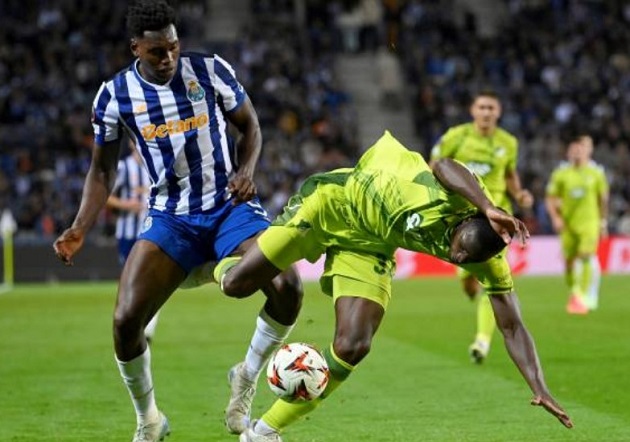 Samuel Omorodion từng là cái tên gây sốt trên thị trường chuyển nhượng mùa hè. Có lúc tưởng chừng anh đã chuyển đến Chelsea, nhưng cuối cùng thương vụ đã không diễn ra.