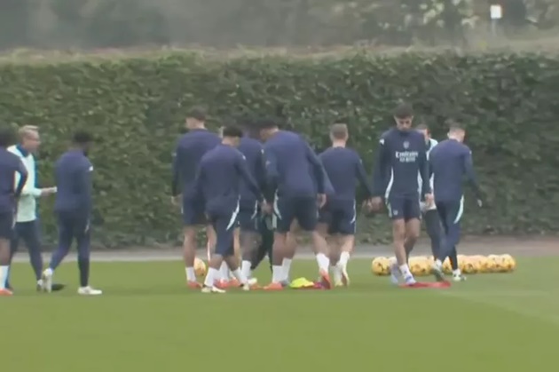 Saka, Timber, Calafiori vắng tập.