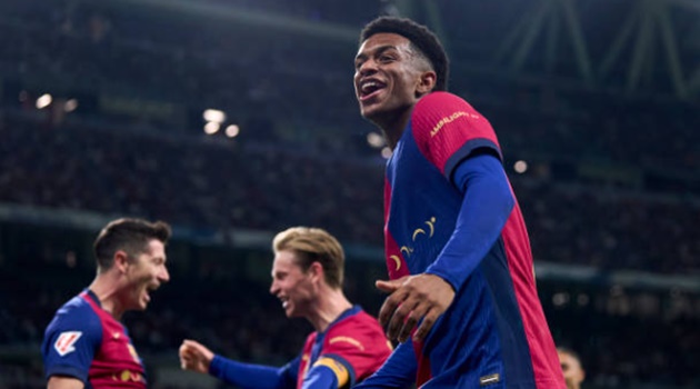 Alejandro Balde: 8. Thực hiện quả tạt tuyệt đẹp giúp Barcelona có bàn thắng thứ hai. Anh còn dâng cao tấn công tốt ở các tình huống khác.