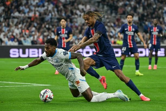 Paris Saint-Germain hoàn toàn vượt trội đối thủ nhờ lợi thế hơn người.