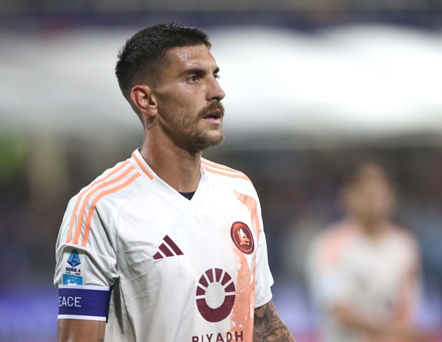 Lorenzo Pellegrini thất vọng sau thảm bại 1-5 của AS Roma trước Fiorentina.
