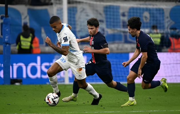 Greenwood không có nhiều đất diễn khi đội nhà chơi thiếu người.