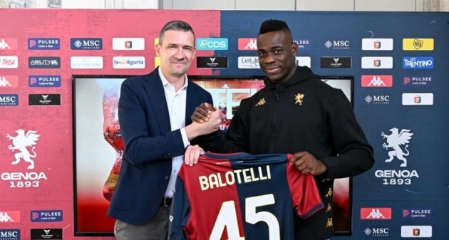 Balotelli gia nhập Genoa.
