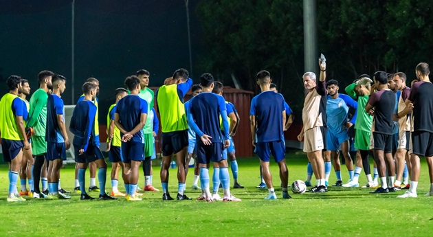 HLV Manolo Marquez và các học trò đang chịu áp lực sau những kết quả không tích cực thời gian qua.
