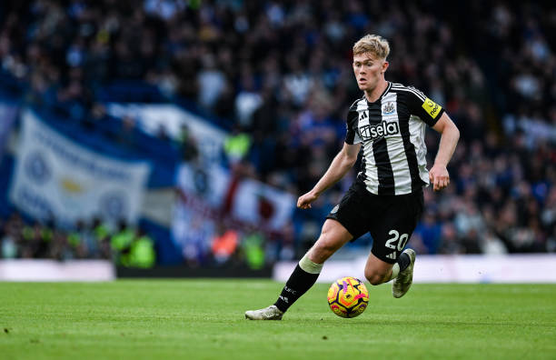 Chạm trán đội bóng cũ, hậu vệ người Anh đã mang đến một màn trình diễn đầy ấn tượng, và có thể nói Hall là cầu thủ thi đấu nổi bật nhất bên phía Newcastle.