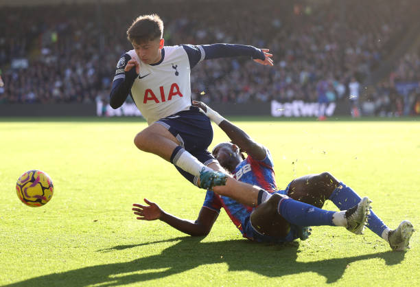 Cuối tuần qua, Premier League chứng kiến trận derby thành London diễn ra giữa Crystal Palace và Tottenham Hotspur.