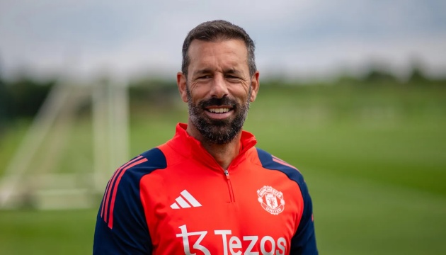 Van Nistelrooy muốn tạo đà tích cực cho Man Utd.