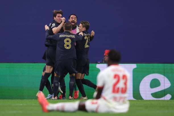 Nhưng rốt cuộc, dù phải chơi thiếu người từ phút 59 do tấm thẻ đỏ của Michele Di Gregorio, Juventus vẫn ngược dòng thành công và giành thắng lợi với tỷ số 3-2.