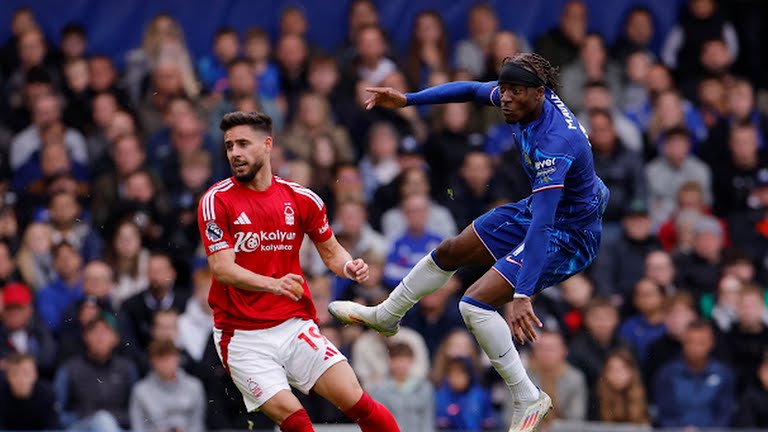 Noni Madueke ghi bàn cho Chelsea.