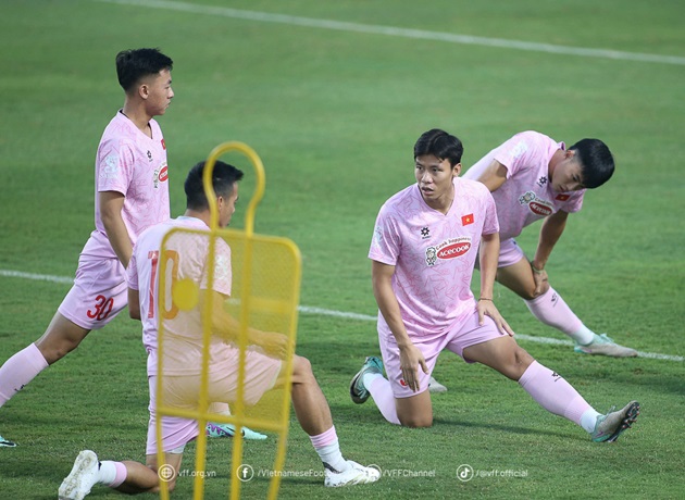 ĐT Việt Nam tập luyện. Ảnh: VFF.