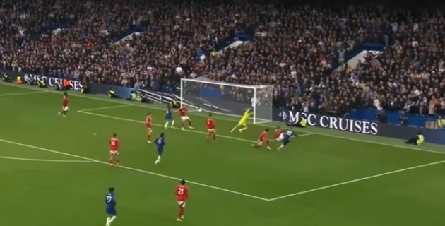 Bóng bật ra từ tay Matz Sels, Palmer nỗ lực tung cú đá bồi ngay sau đó nhưng vẫn không thắng được phản xạ của thủ môn Nottingham.