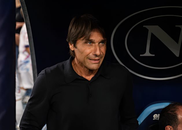 Conte dần giúp Napoli lấy lại vị thế.