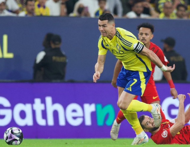 Ronaldo cùng các đồng đội thất bại trước Al Qadsiah.