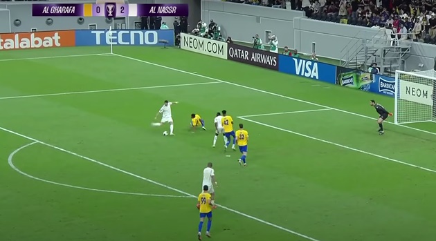 Góc sút rộng tạo điều kiện thuận lợi để Ronaldo lập cú đúp đẹp mắt.