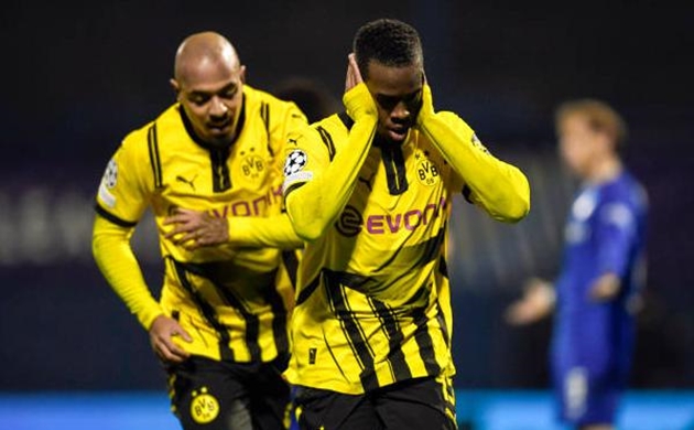 Borussia Dortmund phải chơi trên sân vận động không đạt tiêu chuẩn của UEFA.