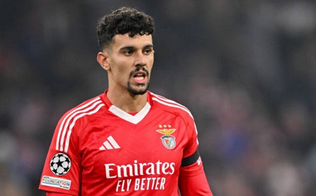 Tomas Araujo lọt vào tầm ngắm của hai ông lớn Premier League.