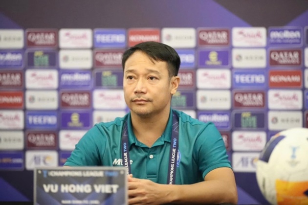 Vũ Hồng Việt muốn đánh bại Tampines Rovers. Ảnh: Thethao247.