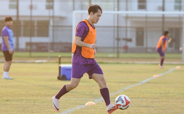 Văn Toàn ghi bàn trong trận gặp Lào.