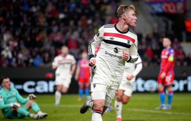 Rasmus Hojlund lập cú đúp giúp Manchester United đánh bại Viktoria Plzen.