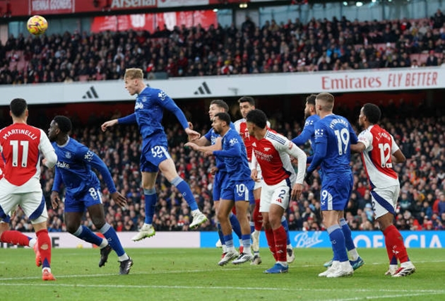Những pha bóng cố định của Arsenal không gây nguy hiểm cho Everton.