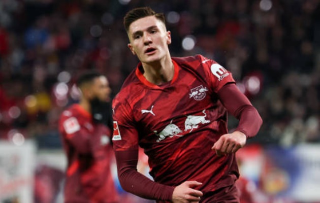 Sesko sắm vai người hùng RB Leipzig trước Frankurt.