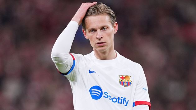 De Jong gặp nhiều vấn đề ở Barca.