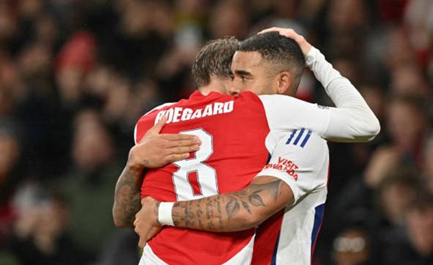 Gabriel Jesus hết lời khen ngợi Martin Odegaard.