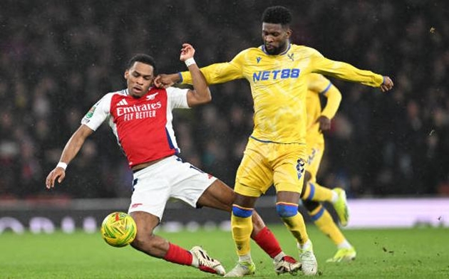 Arsenal gặp nhiều khó khăn trước Crystal Palace.