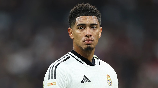 Jude Bellingham ghi bàn cho Real Madrid vào lưới Getafe trên chấm 11m.