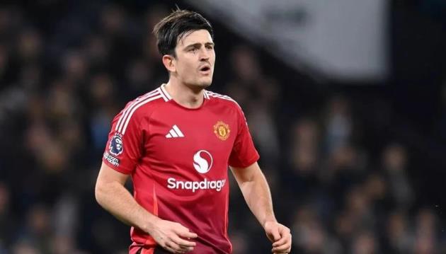 Maguire được săn đón.