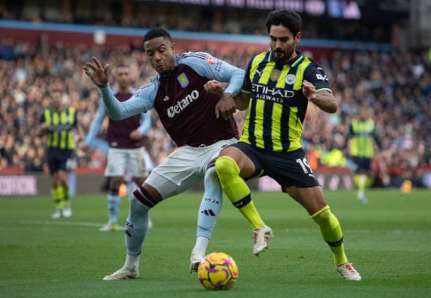 Hàng tiền vệ của Man City đang gặp quá nhiều bất ổn.